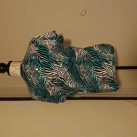 Kim Roger's Lady's ScoopNeck Shortsleeved Tee In Aztec Motif - Picture 4 of 7